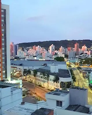 בית אירוח קריסיומה Quarto Top No Centr0 Com Cama Box De Casal - Acomoda Ate 2 Pessoas - Home Office - Wifi - Smart Tv Com Apps Youtube - Cozinha - Banheiro - Sala De Estar - Apto Compartilhado Com Anfitrioes Experientes Em Hospedar - Superhost No Bnb 5 Estrelas