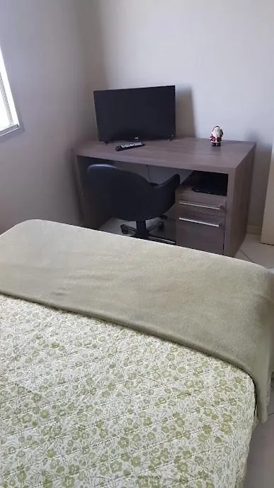 בית אירוח קריסיומה Quarto Top No Centr0 Com Cama Box De Casal - Acomoda Ate 2 Pessoas - Home Office - Wifi - Smart Tv Com Apps Youtube - Cozinha - Banheiro - Sala De Estar - Apto Compartilhado Com Anfitrioes Experientes Em Hospedar - Superhost No Bnb 5 Estrelas