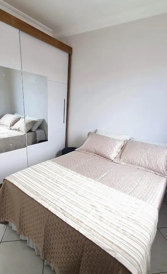 בית אירוח קריסיומה Quarto Top No Centr0 Com Cama Box De Casal - Acomoda Ate 2 Pessoas - Home Office - Wifi - Smart Tv Com Apps Youtube - Cozinha - Banheiro - Sala De Estar - Apto Compartilhado Com Anfitrioes Experientes Em Hospedar - Superhost No Bnb 5 Estrelas ברזיל